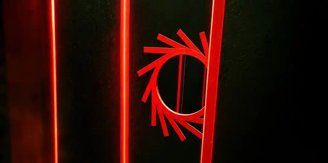 Erwachsene beim Lasertag